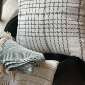 ALMOFADA DE LINHO 52X52 COM ESTAMPA XADREZ